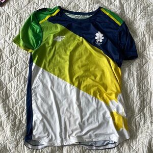 4F Size L Mens Sports/Performance Shirt. Green